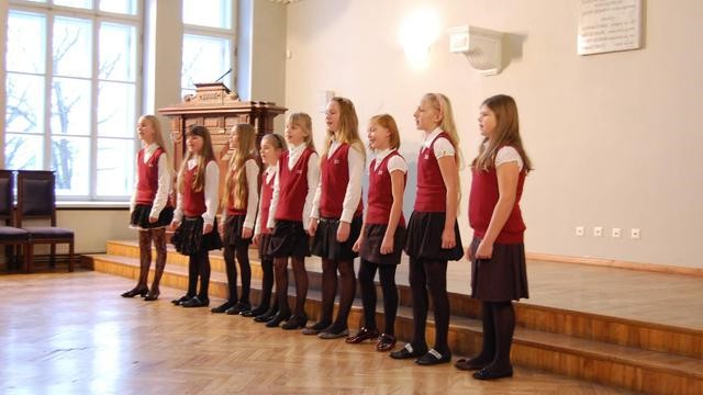 Tallinna 21. Kooli ansambel „Neljandikud“ juh Ene Uibo I koht 4.-5 kl vanuserühmas