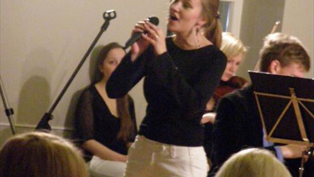 Laulab Lili Kirikal