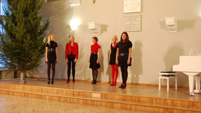Tallinna 32. Keskkooli neidudeansambel GRAND PRIX (10.-12. kl)