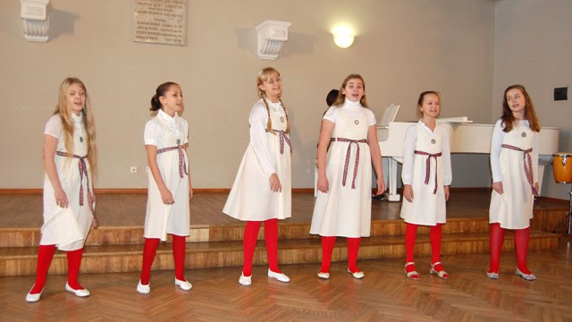 Tallinna Reaalkooli tütarlasteansambel II koht