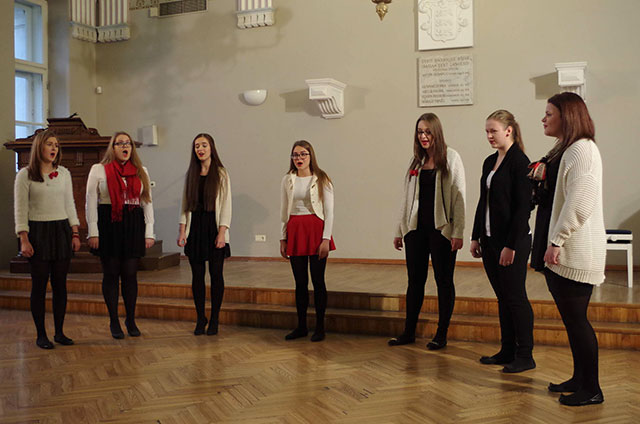 Tallinna Inglise Kolledži tütarlasteansambel 