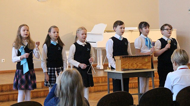 Tallinna Mustjõe Gümnaasiumi Laulustuudio „Prima“ 4.klassi ansambel, juhendaja Margarita Kulagina